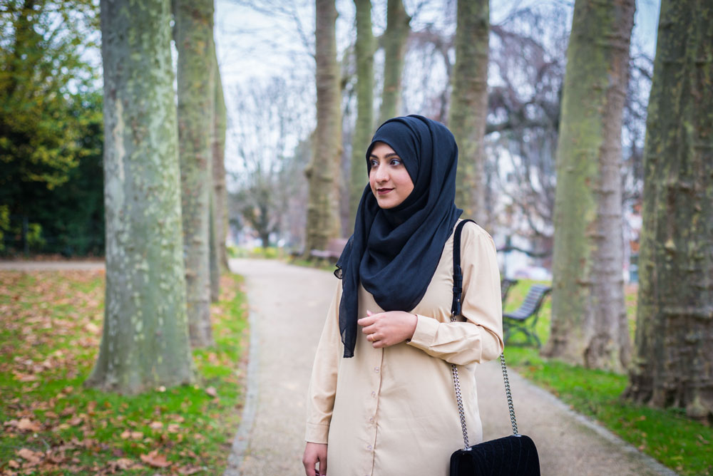 Voile noir est un joli accessoire de mode